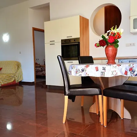 Appartement Buturi *